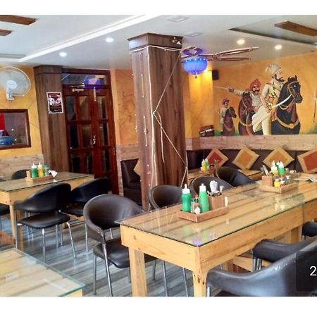 Om Shanthi Paying Guest House Varanasi Bagian luar foto