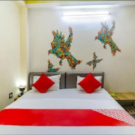 Om Shanthi Paying Guest House Varanasi Bagian luar foto