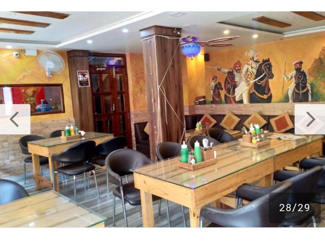 Om Shanthi Paying Guest House Varanasi Bagian luar foto