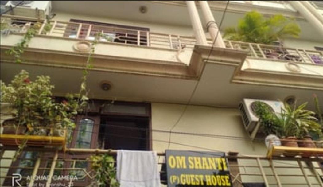 Om Shanthi Paying Guest House Varanasi Bagian luar foto