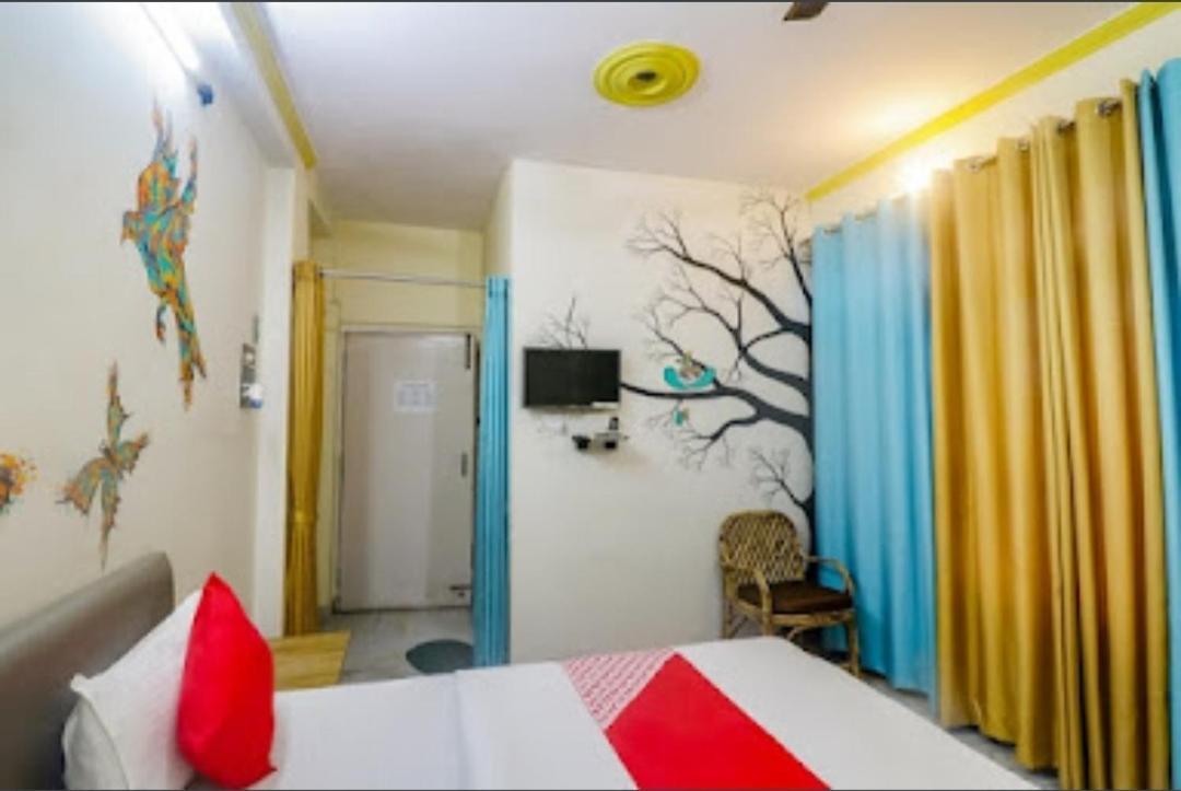 Om Shanthi Paying Guest House Varanasi Bagian luar foto