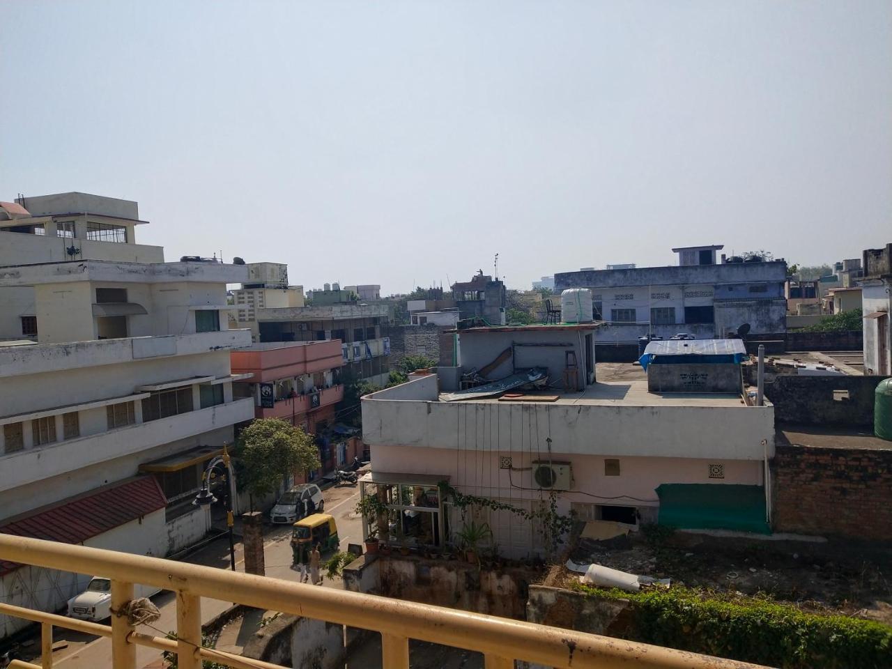 Om Shanthi Paying Guest House Varanasi Bagian luar foto