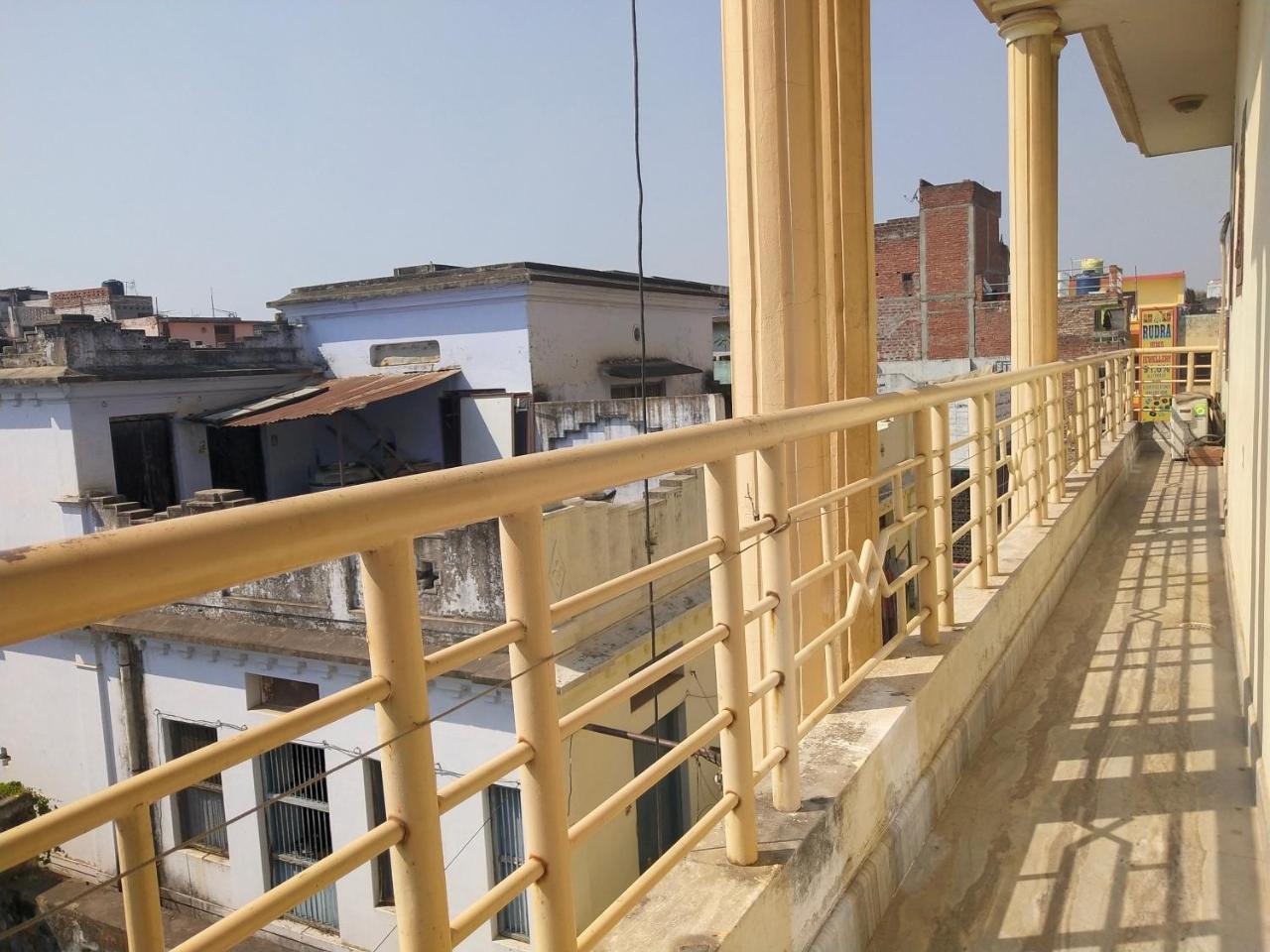 Om Shanthi Paying Guest House Varanasi Bagian luar foto